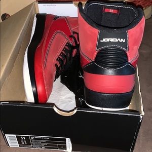 Retro 2 Air Jordan  Varsity Red Size 11.